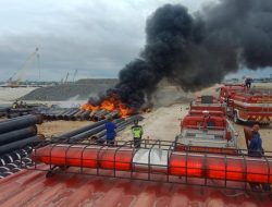 25 Batang Pipa Makassar New Port Terbakar