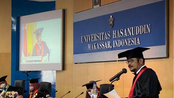 Foto: Syahrul Yasin Limpo resmi bergelar profesor kehormatan Unhas. 

Baca artikel detiksulsel, 