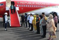 Presiden Joko Widodo dan Ibu Iriana Joko Widodo saat tiba di Bandara Fatmawati Soekarno, Kota Bengkulu, Provinsi Bengkulu pada Rabu (19/7/2023). (Dok. Sekretariat Presiden )