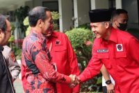 Presiden Jokowi dan Ganjar Pranowo saat di Rakernas PDIP (CNN INDONESIA)