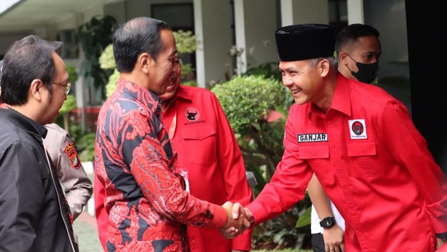 Presiden Jokowi dan Ganjar Pranowo saat di Rakernas PDIP (CNN INDONESIA)
