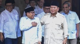 Ketum Partai Gerindra Prabowo Subianto (kanan) berbincang dengan Ketum PKB Muhaimin Iskandar (kiri) di Jakarta beberapa waktu lalu (CNN INDONESIA)